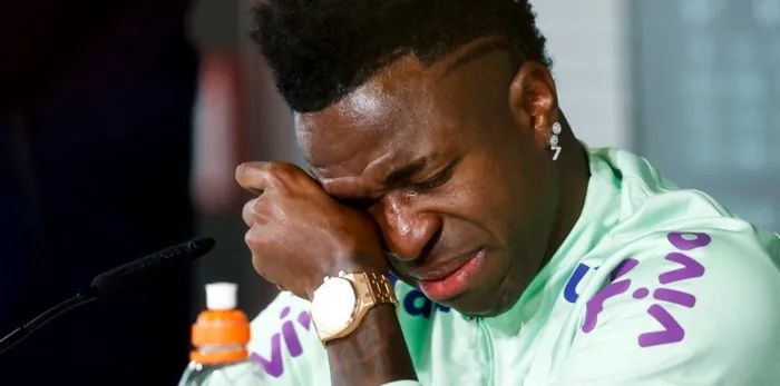 Vinícius Júnior Breaks Down in Tears Over Racism: “I Just Want to Play Football
